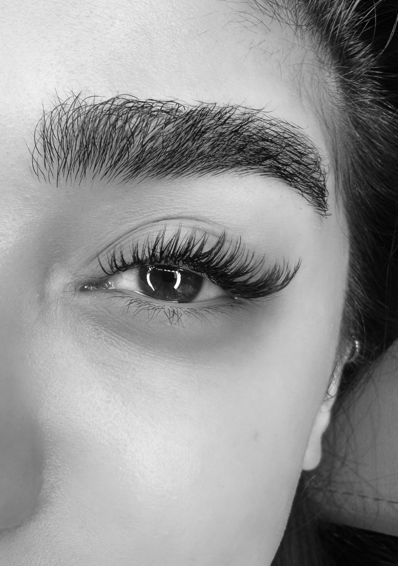 ترمیم اکستنشن مژه با ماندگاری بالا در سالن زیبایی هالیرا کیش