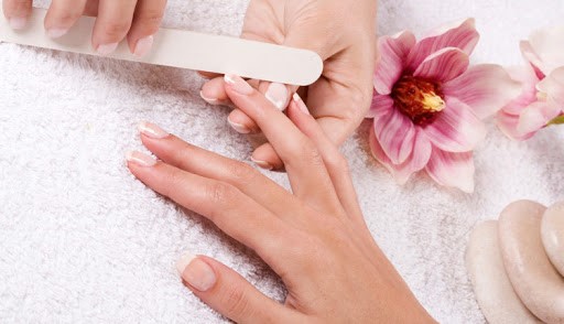 تصویر اصلی مطلب: خدمات ناخن چیست و شامل چه مواردی می‌شود