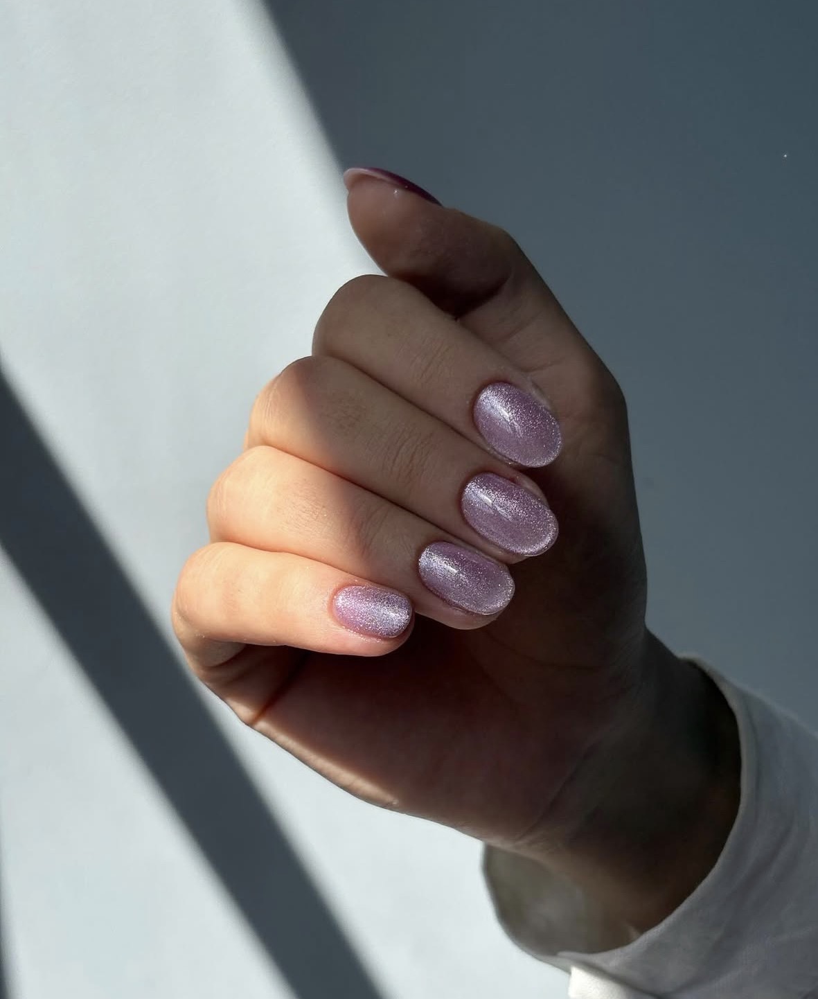 کاشت ناخن حرفه‌ای، ترمیم ناخن، ژلیش و طراحی ناخن لوکس با متریال اورجینال و رعایت کامل اصول بهداشت