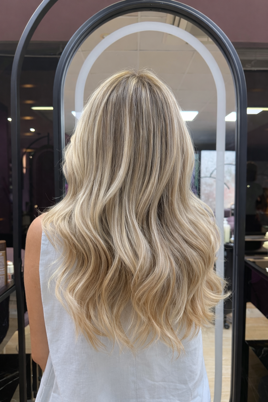 اصلاح تناژهای ناخواسته (زردی، نارنجی، سبزی) رنگ‌های طبیعی، گرم، سرد و فانتزی رنگ مو همراه با تراپی و احیای تخصصی